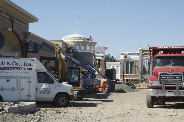 Mall tenants sign on for fall opening