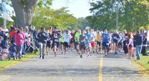 The MarcUS 5K starting gun. Photo by Bernie Weiss