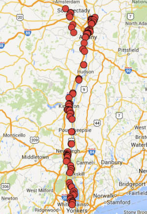 A map of schools in the Hudson Valley within a mile of crude oil train lines. (Click to go to interactive map page.)