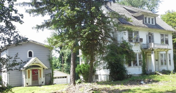 Two of the four vacant homes that would be razed for the 1177 Warburton Ave. project.