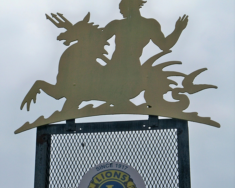 New signs for Larchmont Lions