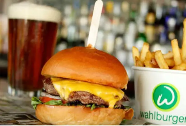 wahlburgers westfield trumbull mall