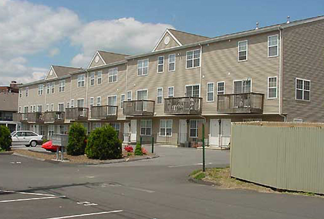 pine hill apartments stamford