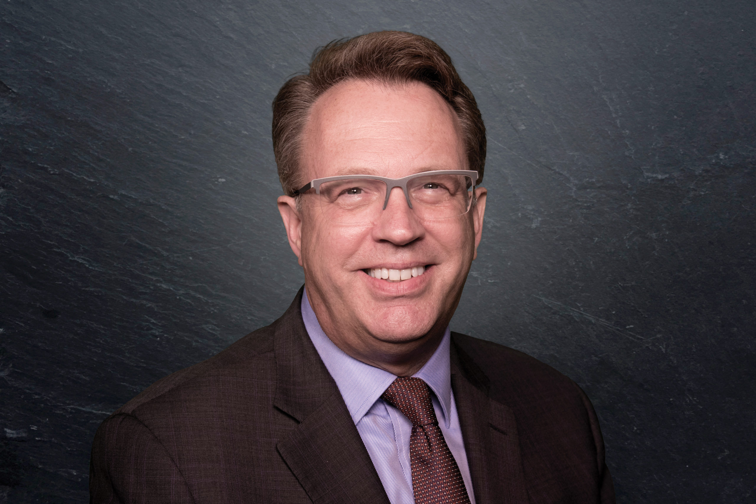 NY Fed chief sees signs of economic weakening