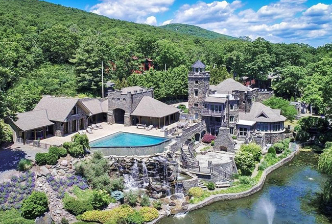 Derek Jeter Tiedemann Castle