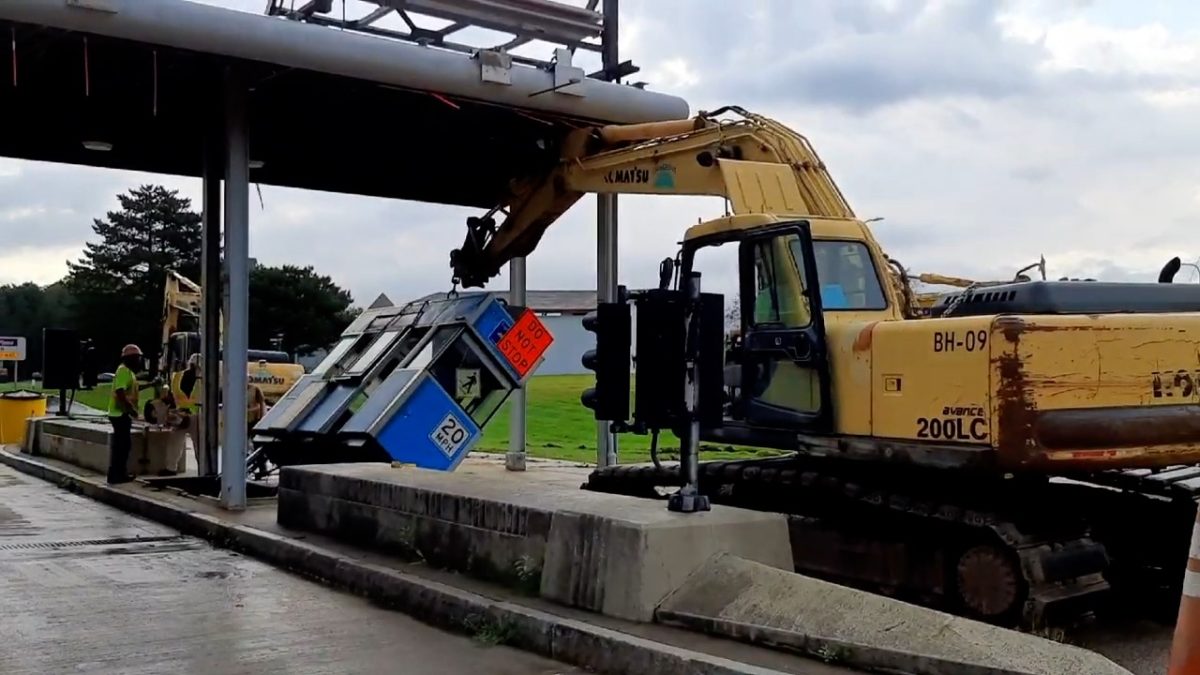 New York State Thruway toll both at Exit 60 being removed.