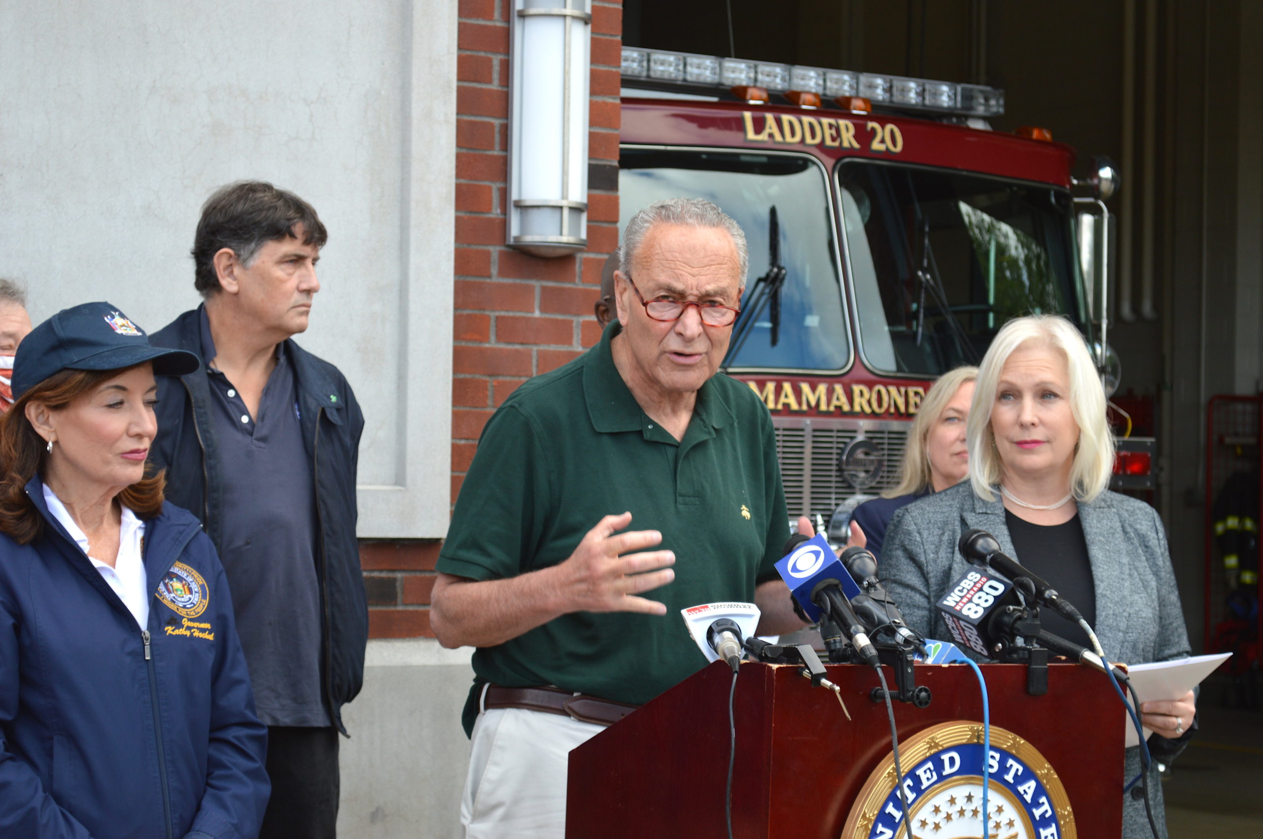 From left: Gov. Hochul, Mamaroneck Mayor Murphy, Sen. Schumer, and Sen. Gillibrand.