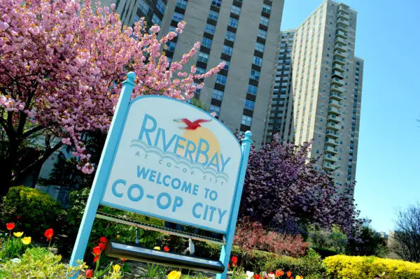 Co-Op City - welcome sign. Photo by Peter Katz.