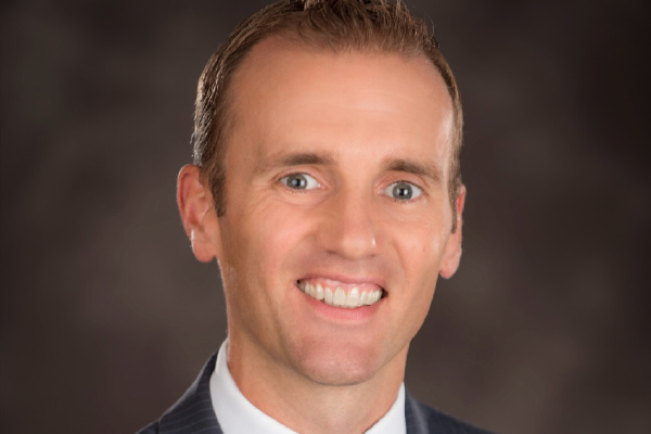 EXEC RETURNS  TO VALLEY BANK