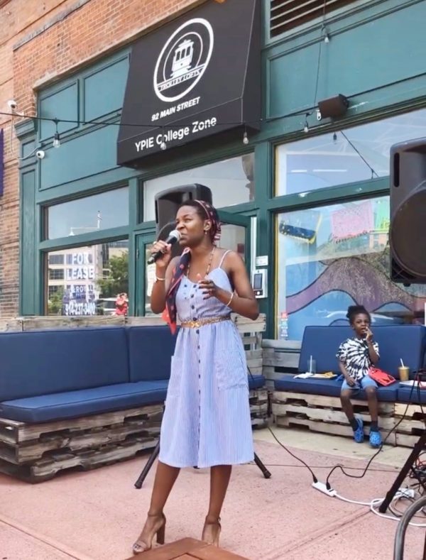 Mariah Elizabeth Jazz performing Ella Fitzgerald songs outside of Yonkers Brewing Company. Photo by Rosa Sudol, coordinator of Yonkers Arts Weekend.