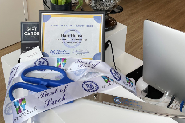 KATIE COURIC AT RIBBON CUTTING