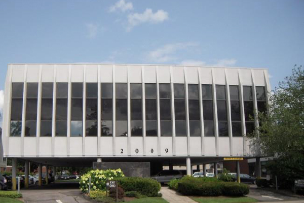 LISTING AGENT COMPLETES LEASE-UP