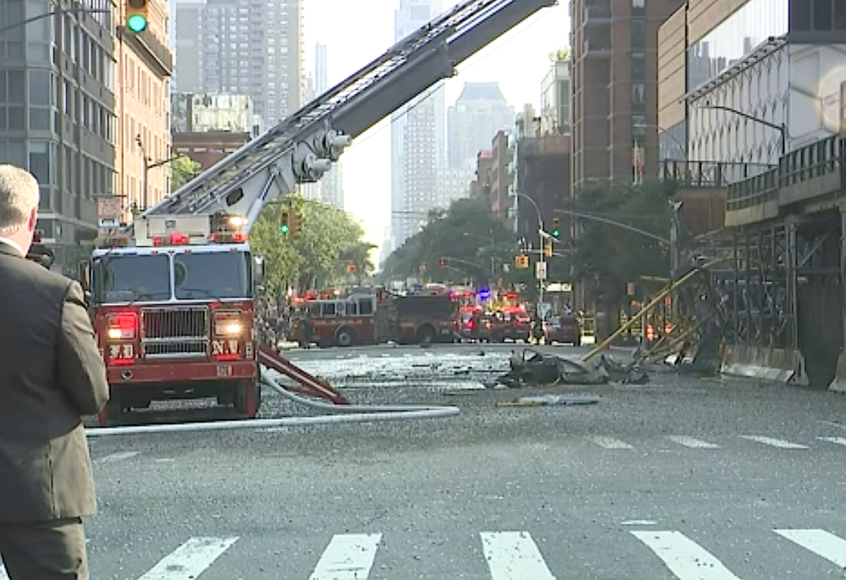 Crane fire and collapse in Manhattan: video of actual collapse