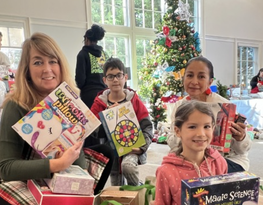 AGENCY HOSTS  TOY STORE