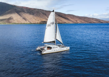 Sailing around Maui 