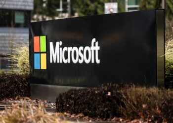 CNN Wire: Microsoft’s massive Outlook and Teams outage has gone on for hours