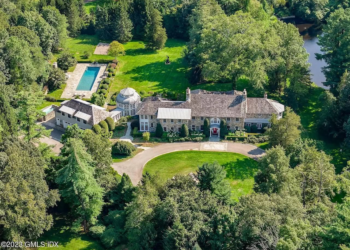 Mary Tyler Moore home sells for $16.9M to LLC