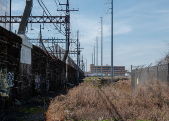 Fairfield, Bridgeport win major fight against UI monopole plan