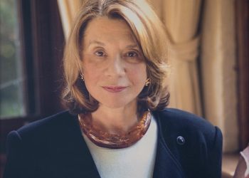Greenwich Hospital bestows Arc of Care Campaign award on Barbara Netter
