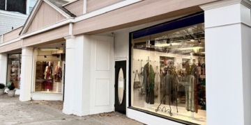 Breaking News Briefs: Downtown Darien storefronts available for lease