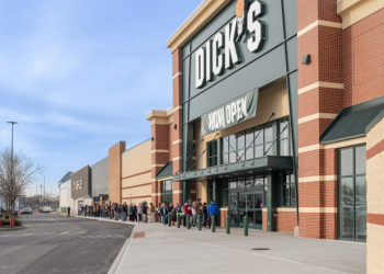 Dick’s opens at Hudson Valley Plaza