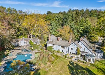 Drew Barrymore lists Harrison home that lets nature in