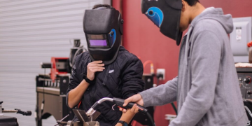 Legislative committee approves bill to expand manufacturing pipeline program