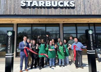 Starbucks opens new shop in Brookfield