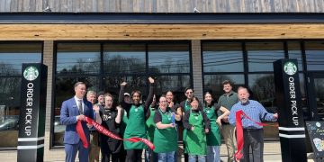 Starbucks opens new shop in Brookfield