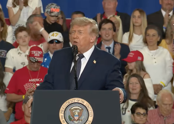 Trump receives enthusiastic reception from fans in Rockland