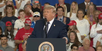 Trump receives enthusiastic reception from fans in Rockland